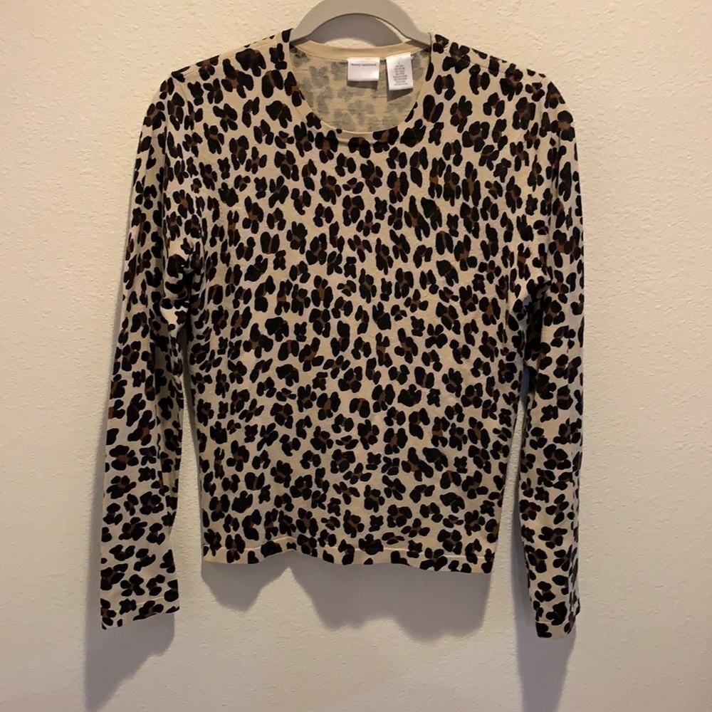 Isaac Mizrahi Size L animal print in tan/blk/brn.​​​​​​​​​​​​​​​​​​​​​